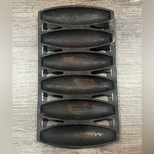 VENDOR ITEM : FINAL PRICE  Wagner Vintage Cast Iron Vienna Roll Pan